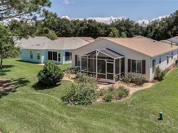 3rd image of 827 Old Oaks Ln