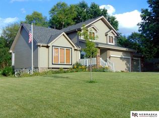 6829 N 105th St, Omaha, NE 68122