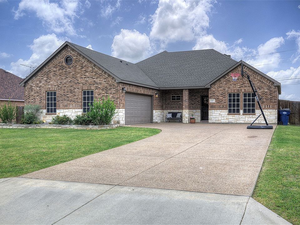 1st image of 306 Derick Dr