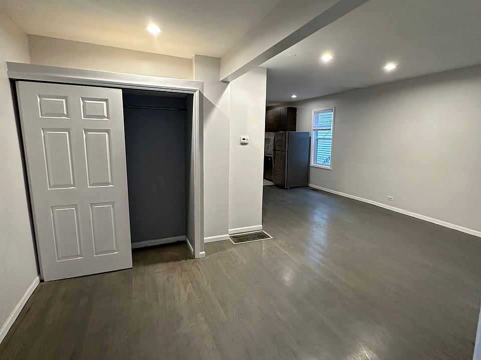 1st image of 1239 W Erie St #1R