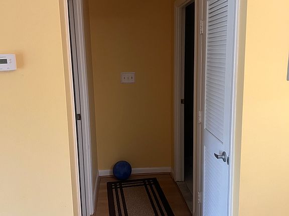 5th image of 102 Oak Ln APT 8