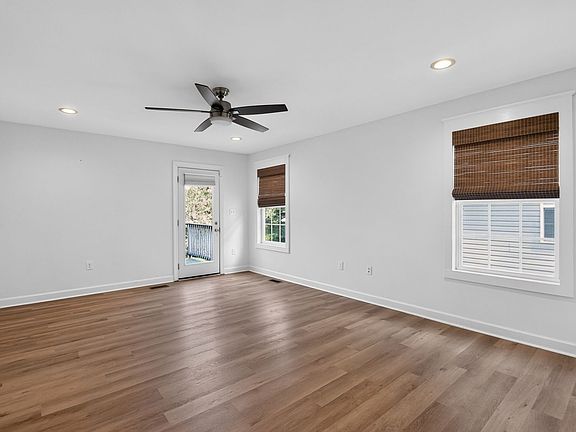 4th image of 9609 Bay St #19