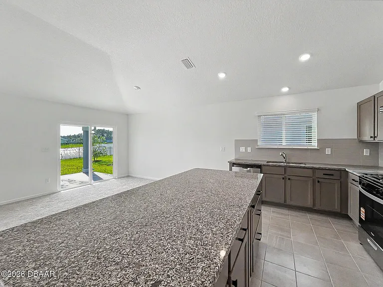 55 Signet Cir — Photo 24