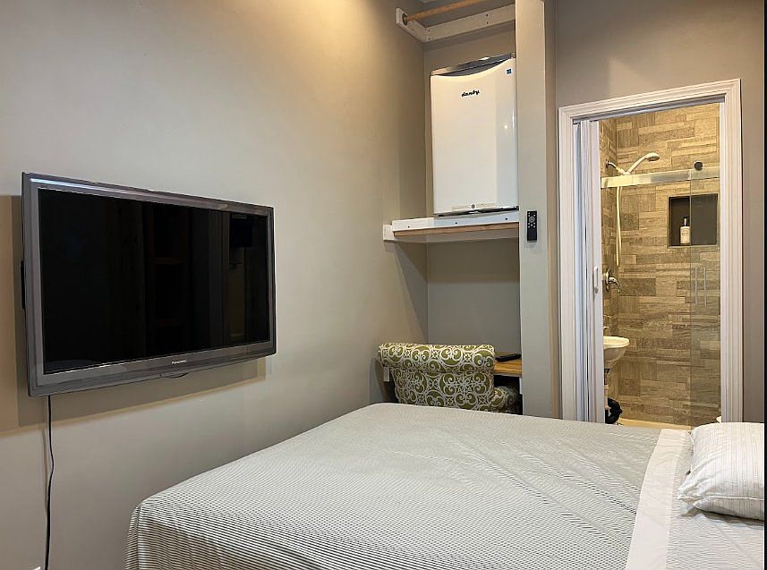 1st image of 484 Linden St #B