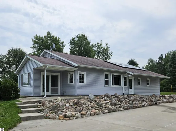 360 Seven Mile Rd, Sears, MI 49679