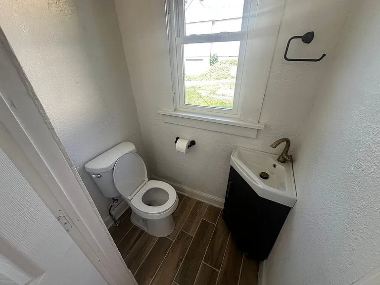420 S 22nd St — Photo 8
