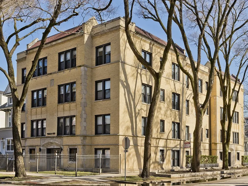 1623 W Grace St #25