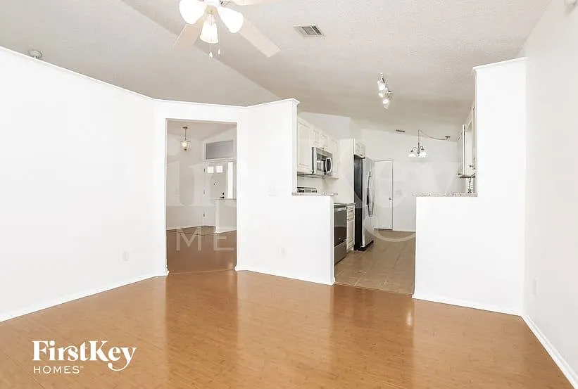 3 bed, 2.0 bath, 1502 sqft, $2,060 — Photo 4