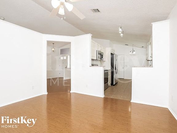4th image of 2673 Debany Rd