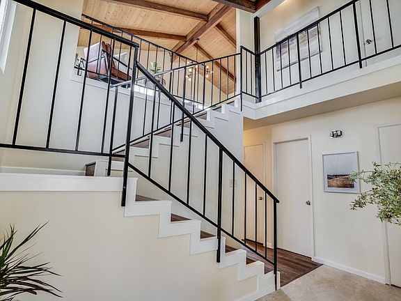 5th image of 325 Park Dr