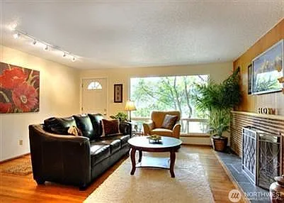 10210 NE 23rd St — Photo 4