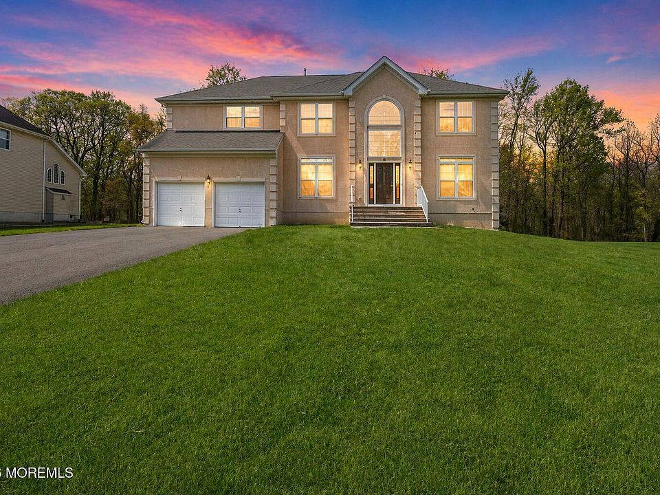 1st image of 8 Connor Dr