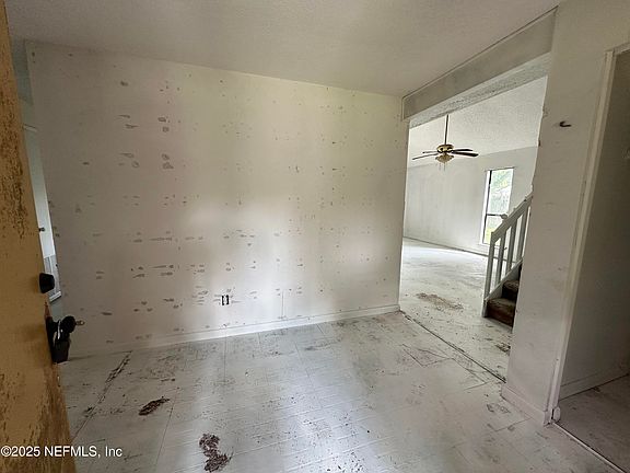 5th image of 8366 CORALBERRY Lane