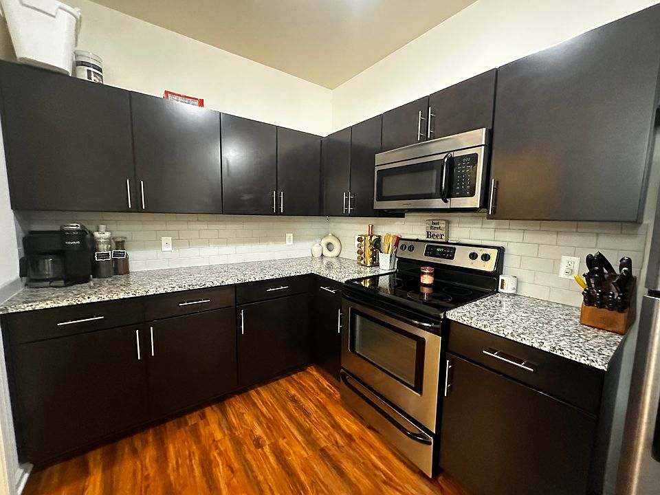1st image of 6 Paddocks Cir