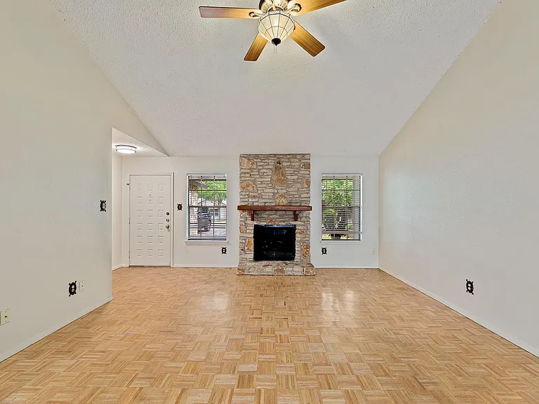 8022 Scotland Yard — Photo 4