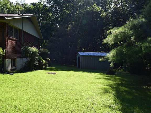 4th image of 121 Boonsboro Dr