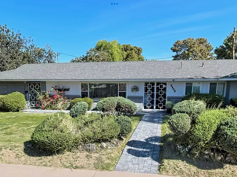 1802 E Claremont St — Photo 11