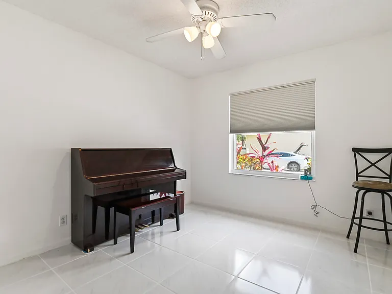 5690 Green Island Dr — Photo 12