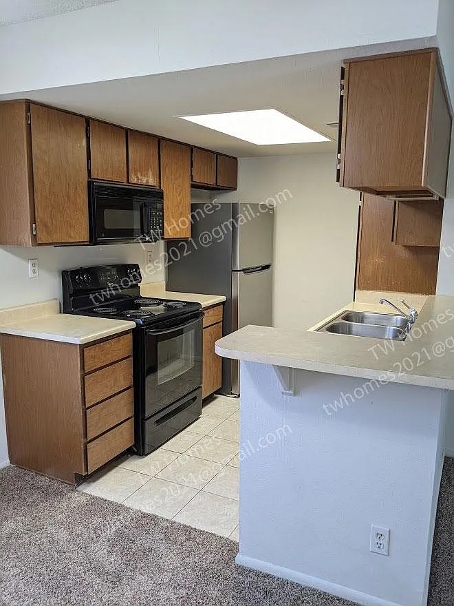 1111 E University Dr — Photo 2