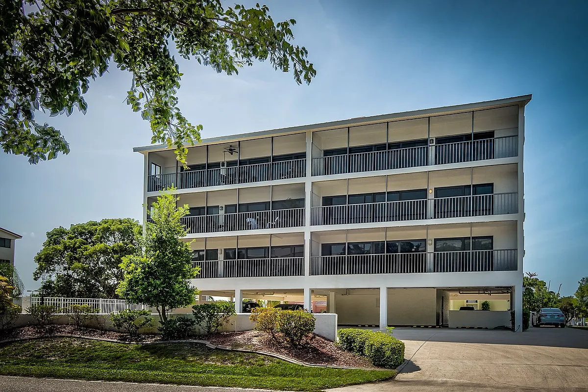 Building Photo - 1801 Jamaica Way #331