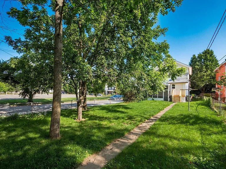 211 E Jenkins Ave — Photo 4
