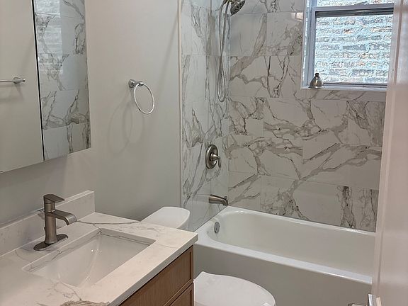4th image of 2041 W Fullerton Ave #2