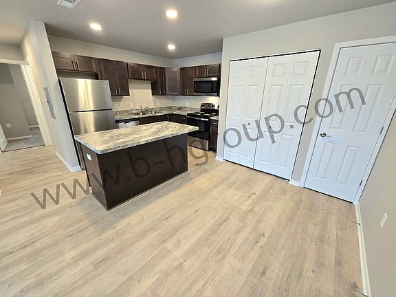5th image of 8830 39th Ave #200