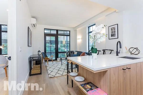 Rented by Mdrn Residential | media 38