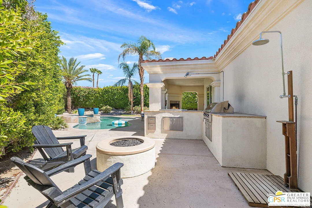4 bed, 2.5 bath, 2499 sqft, $10,000 — Photo 2