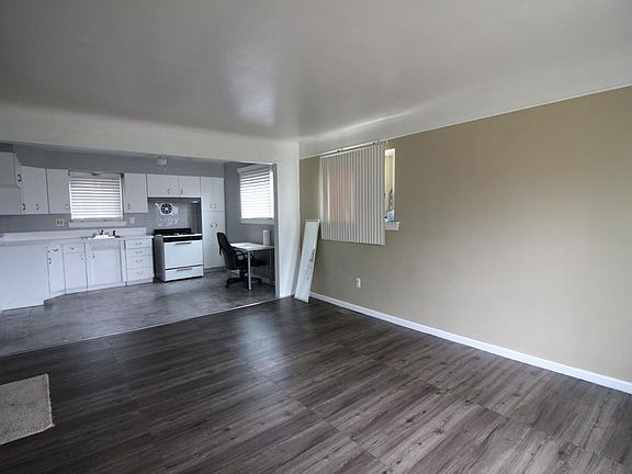 4th image of 28315 Pierce St