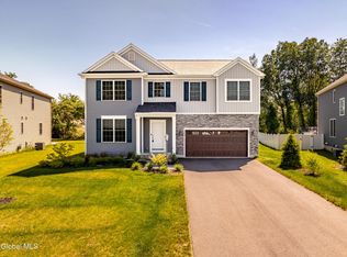 27 Wheatfield Way, Mechanicville, NY 12118