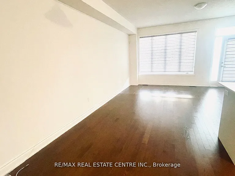 55 Bermondsey Way — Photo 4