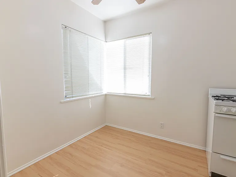 667-669 Levering — Photo 13