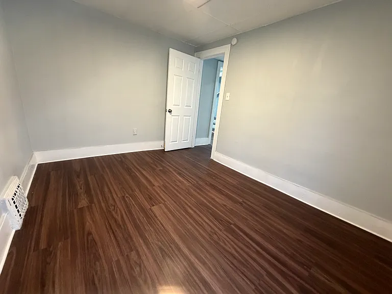 107 N Sanford St — Photo 13