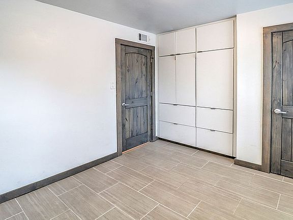 5th image of 211 W Bahama St APT 9