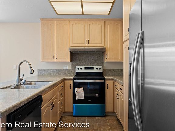 5th image of 527 Woodstock Way