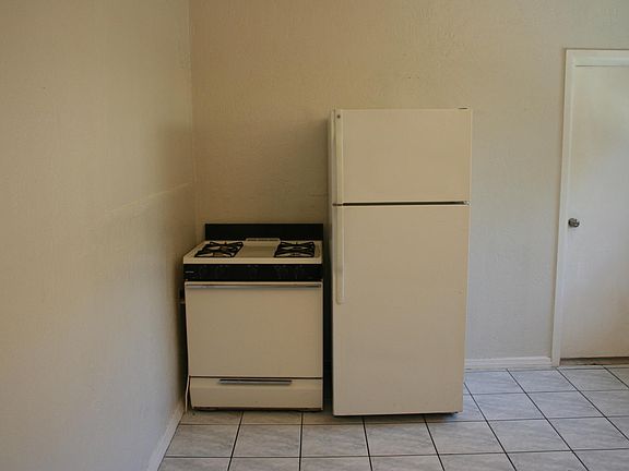 4th image of 628 1/2 Norway Ct