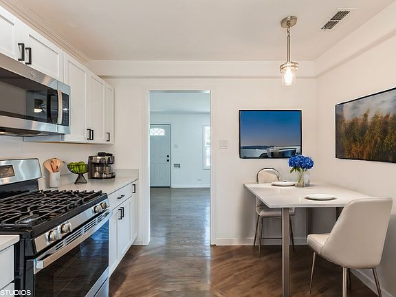 4th image of 308 Somonauk St