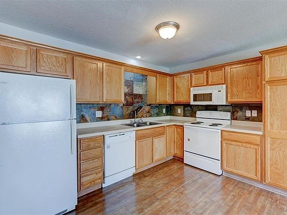 4th image of 1062 10th Ave NW