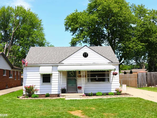 24695 Trombley St, Harrison Township, MI 48045