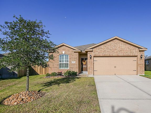 Charming three bedroom, 2 bath home, built in 2015