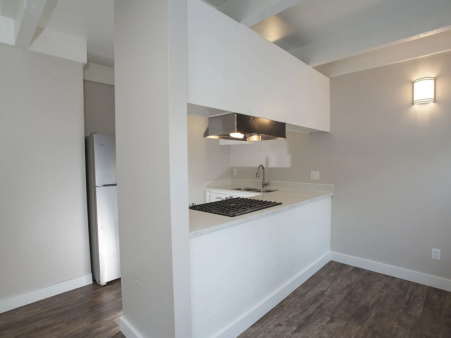 Monterey Townhouse — Photo 4