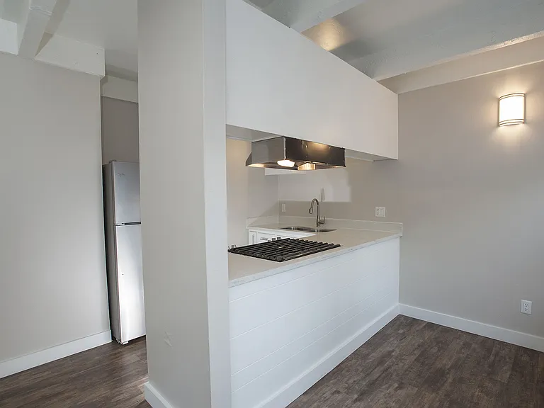 Monterey Townhouse — Photo 4