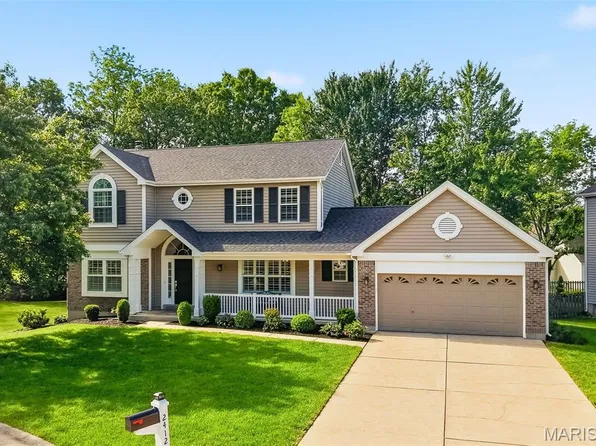 2412 Parkmoor Ct, Ballwin, MO 63021
