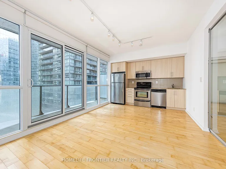 65 Bremner Blvd #2111 — Photo 9