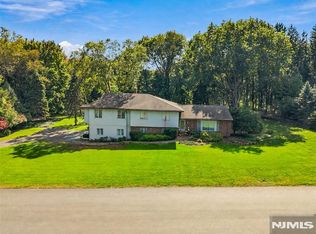 7 Saddle Brook Dr, Ho Ho Kus, NJ 07423