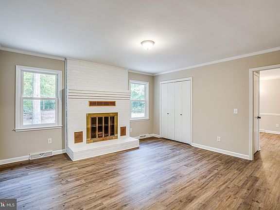 4th image of 70 Chapel Heights Dr