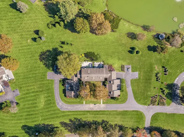 155 Saint Andrews Cir, Southampton, NY 11968