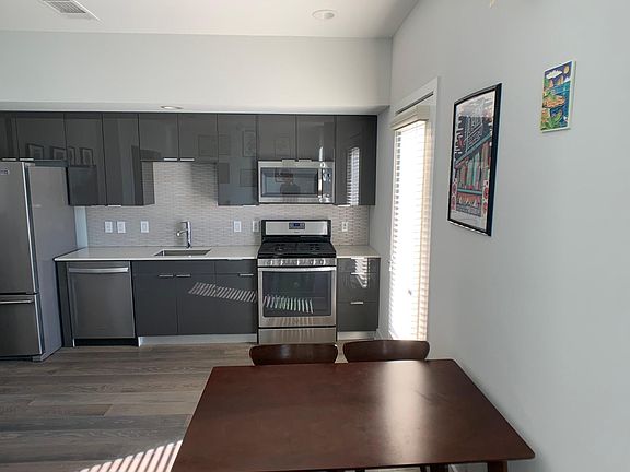 5th image of 1800 E 4th St Unit 301