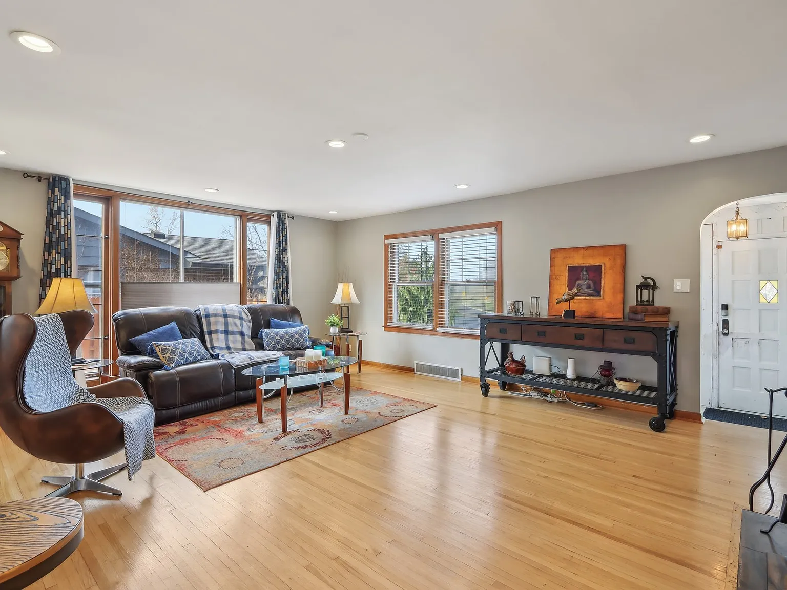 3 bed, 2.5 bath, 3624 sqft, $2,800 — Photo 4